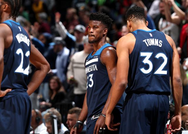 骑士全队低迷詹皇仅10分 客场惨败森林狼