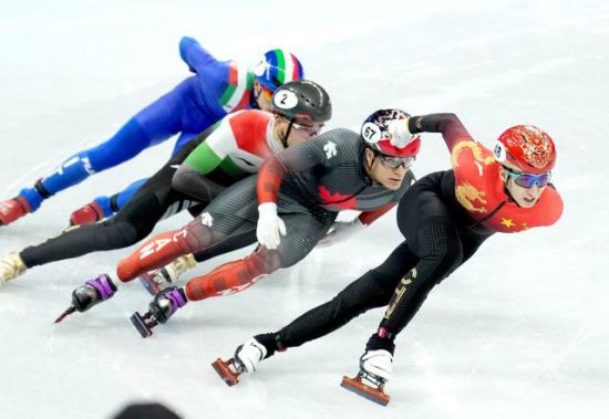 2、短道速滑队勇夺首金.jpg