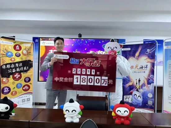 305颁奖仪式.jpg