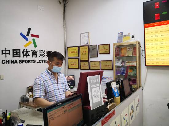 【大乐透15周年代销者说】浙江义乌市10371体彩实体店吴功怡 建设责任彩票是每位体彩人的责任和义务