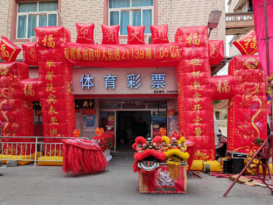 【大乐透15周年代销者说】福建石狮10803体彩实体店林敬艺 深耕体彩25年  一朝中出1.05亿大奖