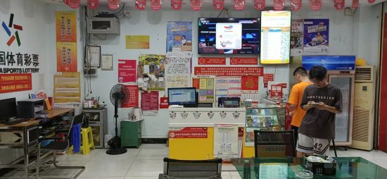 【大乐透15周年代销者说】海南琼海99915体彩实体店黎才礼经营体彩实体店  “人气”很重要