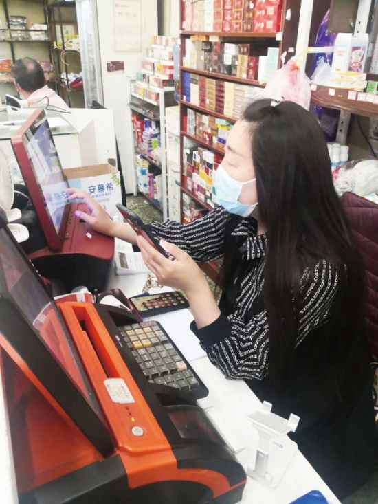 1501 安女士正在打印彩票 - 副本.jpg