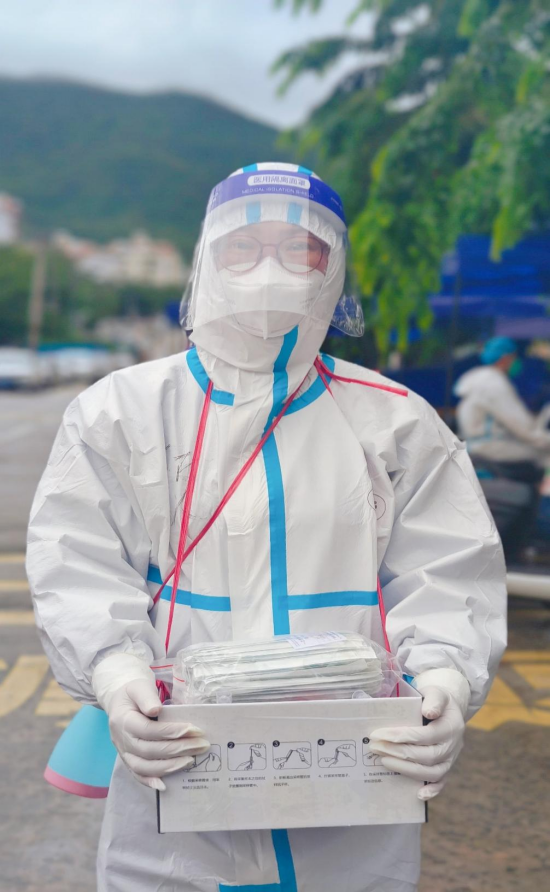 海南体彩符春颜柔肩抗疫勇担当