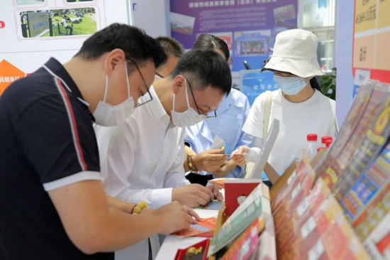 图1003：参展观众体验即开票 - 副本(1).png