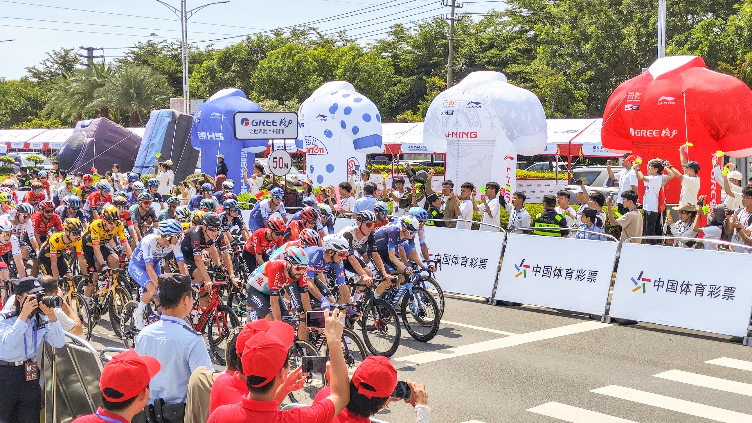 体彩公益金支持2023年环广西公路自行车世界巡回赛.jpg