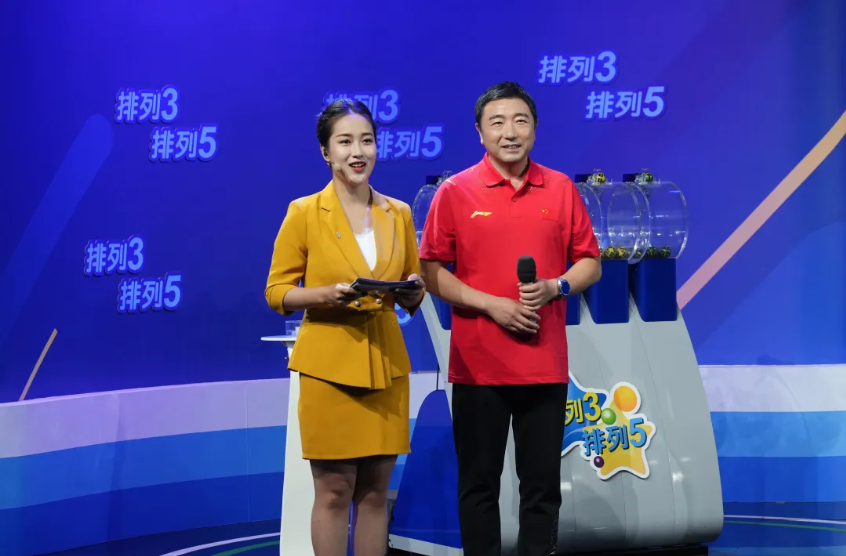 奥运冠军杨凌现身体彩摇奖现场，为中国体育健儿加油！