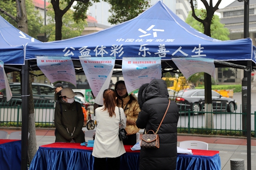 湖南体彩助力“春风行动”现场招聘会3.JPG