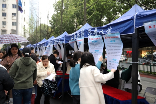 湖南体彩助力“春风行动”现场招聘会4.JPG
