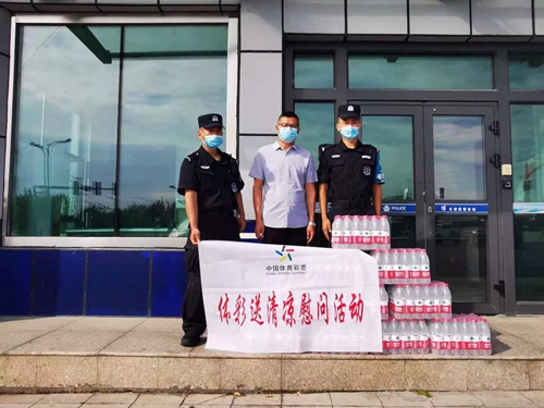 4警务站送水.jpg